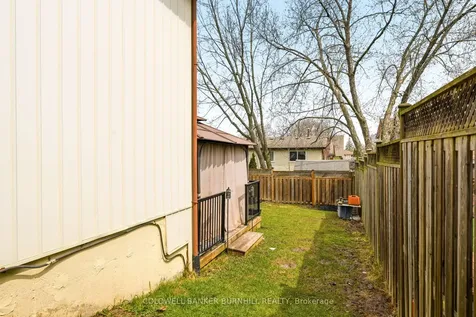 2349 Middlesmoor Crescent Burlington ON L7P 3X4