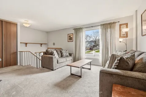 2349 Middlesmoor Crescent Burlington ON L7P 3X4