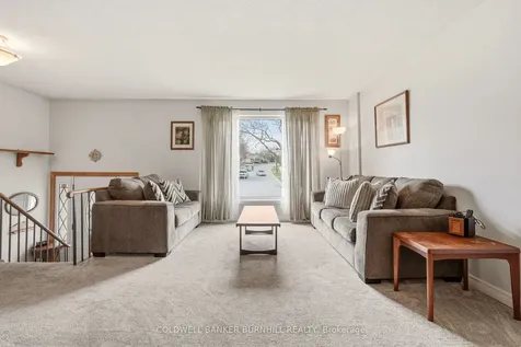 2349 Middlesmoor Crescent Burlington ON L7P 3X4