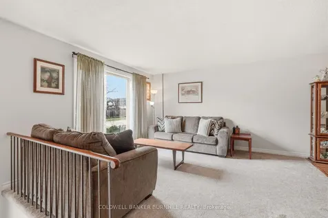 2349 Middlesmoor Crescent Burlington ON L7P 3X4