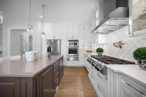 11 Compton Crescent Toronto ON M3M 2C3