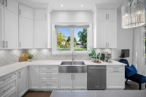 11 Compton Crescent Toronto ON M3M 2C3