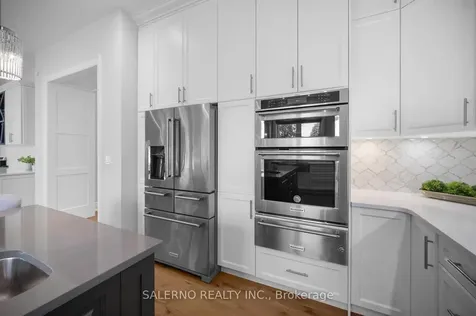 11 Compton Crescent Toronto ON M3M 2C3
