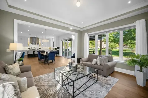 11 Compton Crescent Toronto ON M3M 2C3