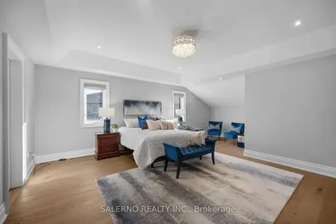 11 Compton Crescent Toronto ON M3M 2C3