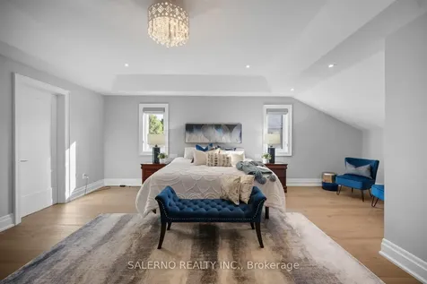 11 Compton Crescent Toronto ON M3M 2C3
