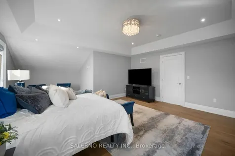11 Compton Crescent Toronto ON M3M 2C3