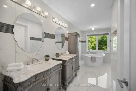 11 Compton Crescent Toronto ON M3M 2C3