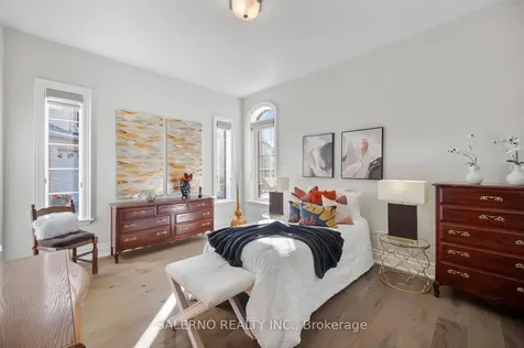 11 Compton Crescent Toronto ON M3M 2C3