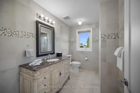 11 Compton Crescent Toronto ON M3M 2C3