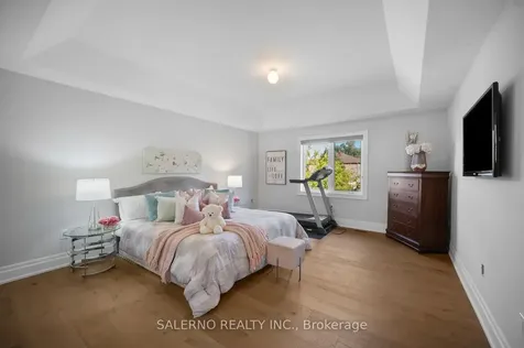11 Compton Crescent Toronto ON M3M 2C3