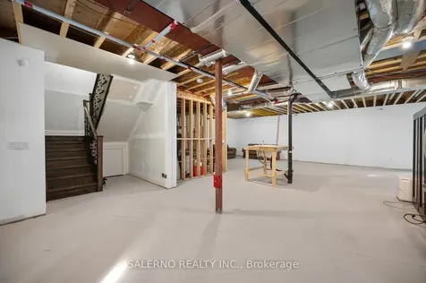 11 Compton Crescent Toronto ON M3M 2C3