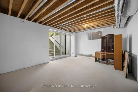 11 Compton Crescent Toronto ON M3M 2C3