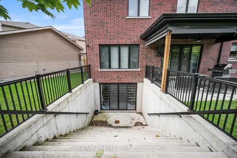 11 Compton Crescent Toronto ON M3M 2C3