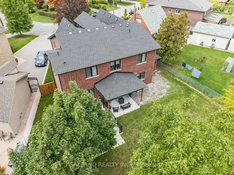 11 Compton Crescent Toronto ON M3M 2C3