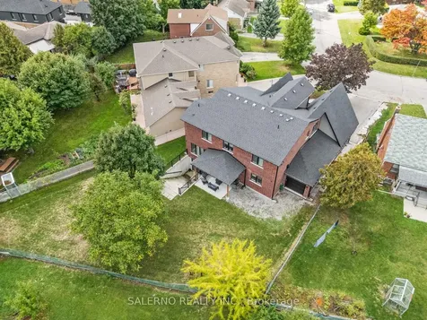 11 Compton Crescent Toronto ON M3M 2C3