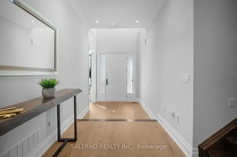 11 Compton Crescent Toronto ON M3M 2C3