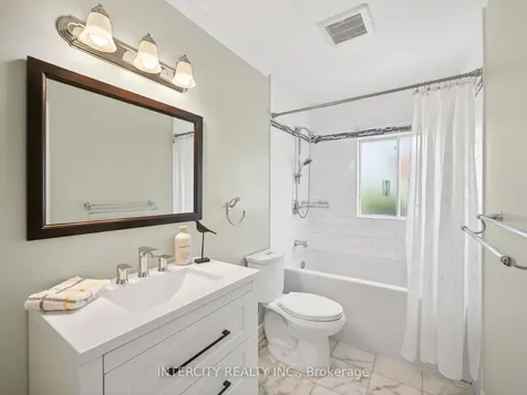 3976 Taffey Crescent Mississauga ON L5L 2A7