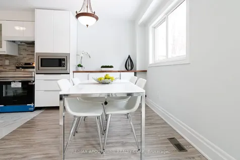 1532 Lancaster Drive Oakville ON L6H 2Z3