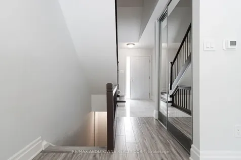 1532 Lancaster Drive Oakville ON L6H 2Z3