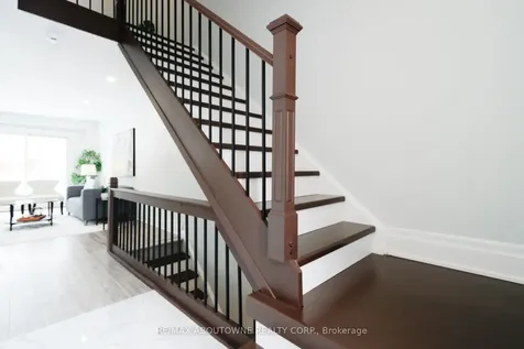 1532 Lancaster Drive Oakville ON L6H 2Z3