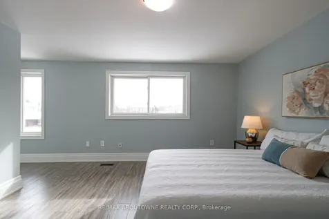 1532 Lancaster Drive Oakville ON L6H 2Z3