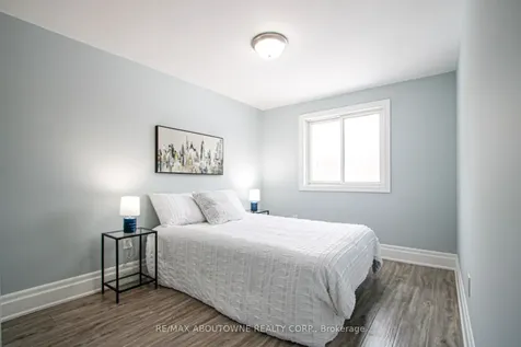 1532 Lancaster Drive Oakville ON L6H 2Z3