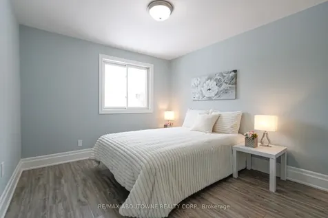 1532 Lancaster Drive Oakville ON L6H 2Z3