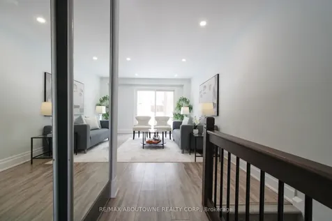 1532 Lancaster Drive Oakville ON L6H 2Z3