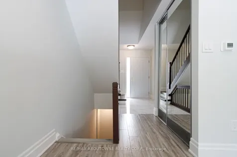 1532 Lancaster Drive Oakville ON L6H 2Z3