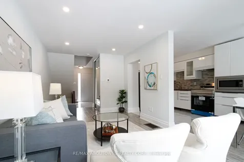 1532 Lancaster Drive Oakville ON L6H 2Z3