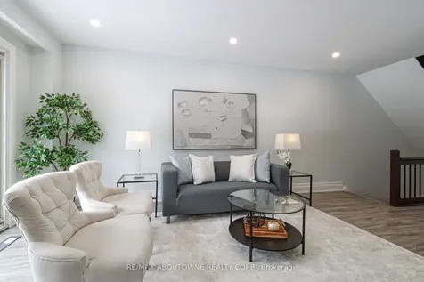 1532 Lancaster Drive Oakville ON L6H 2Z3