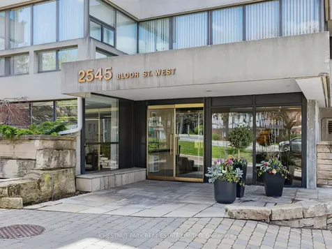 2545 Bloor Street W Toronto ON M6S 1S1