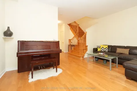 5636 Raleigh Street Mississauga ON L5M 7E4