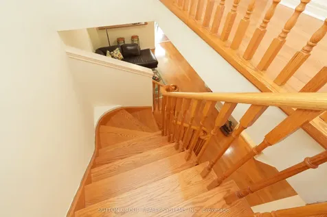 5636 Raleigh Street Mississauga ON L5M 7E4