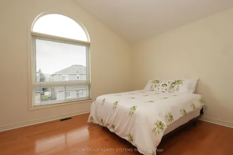 5636 Raleigh Street Mississauga ON L5M 7E4