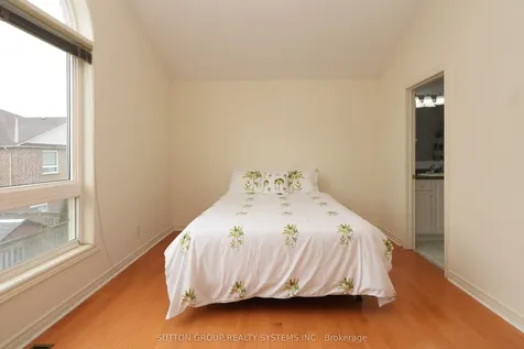 5636 Raleigh Street Mississauga ON L5M 7E4