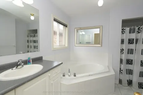 5636 Raleigh Street Mississauga ON L5M 7E4
