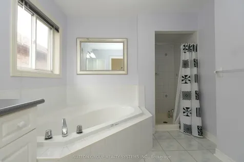 5636 Raleigh Street Mississauga ON L5M 7E4