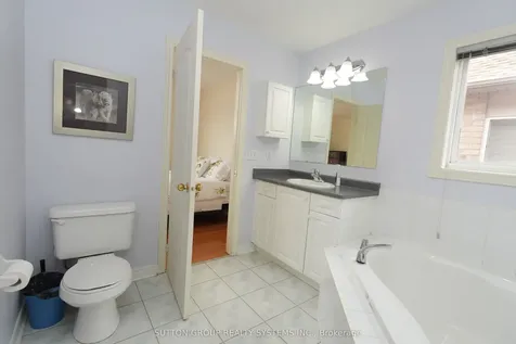 5636 Raleigh Street Mississauga ON L5M 7E4