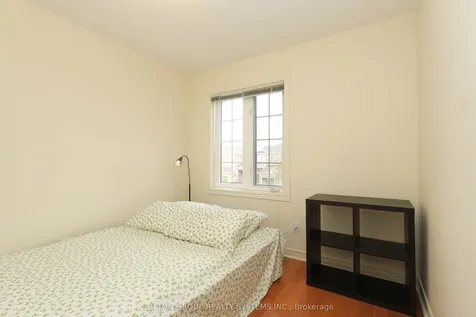 5636 Raleigh Street Mississauga ON L5M 7E4