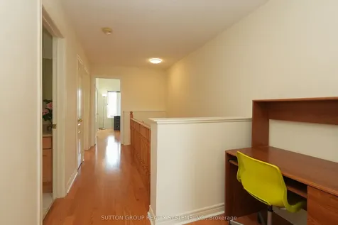 5636 Raleigh Street Mississauga ON L5M 7E4