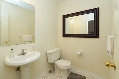 5636 Raleigh Street Mississauga ON L5M 7E4