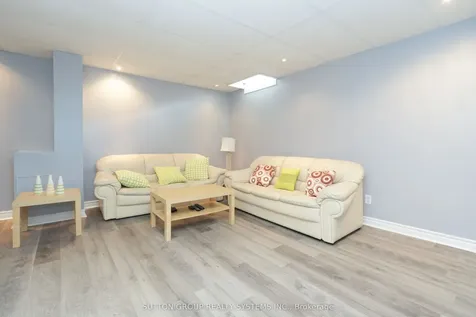5636 Raleigh Street Mississauga ON L5M 7E4