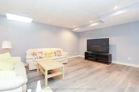 5636 Raleigh Street Mississauga ON L5M 7E4