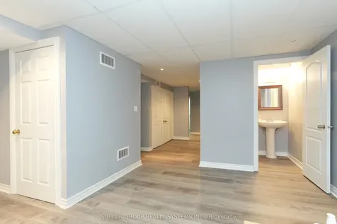 5636 Raleigh Street Mississauga ON L5M 7E4