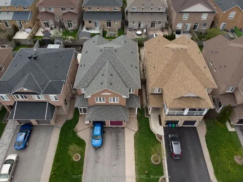 5636 Raleigh Street Mississauga ON L5M 7E4