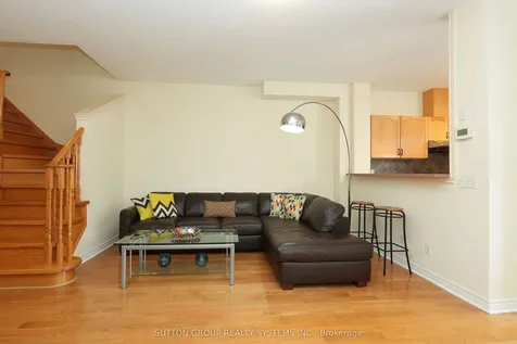 5636 Raleigh Street Mississauga ON L5M 7E4