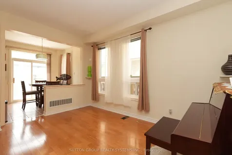 5636 Raleigh Street Mississauga ON L5M 7E4