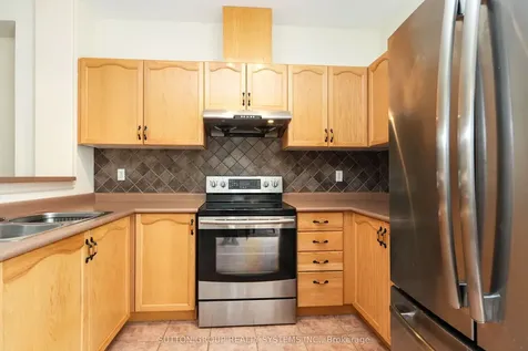 5636 Raleigh Street Mississauga ON L5M 7E4